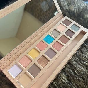 Kylie Cosmetics Take Me On Vacation Palette